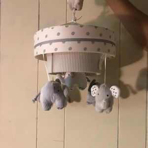 Crib mobile elefants, with lullaby